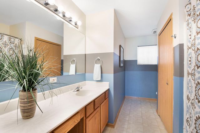 681 W HURON HILLS Trail, Round Lake Heights, IL 60073