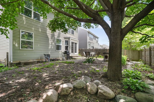 681 W HURON HILLS Trail, Round Lake Heights, IL 60073