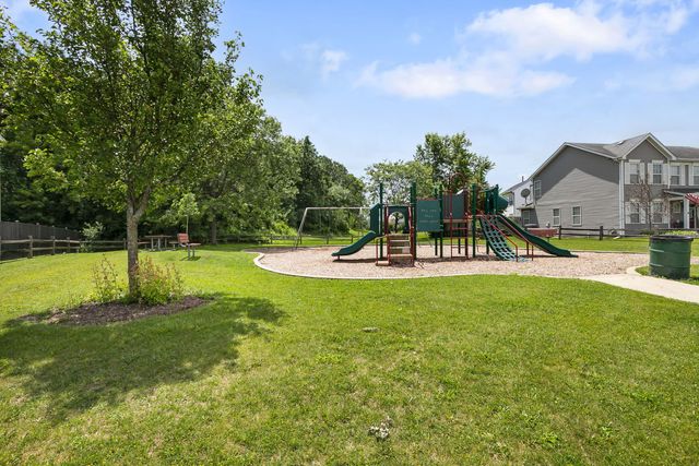 681 W HURON HILLS Trail, Round Lake Heights, IL 60073