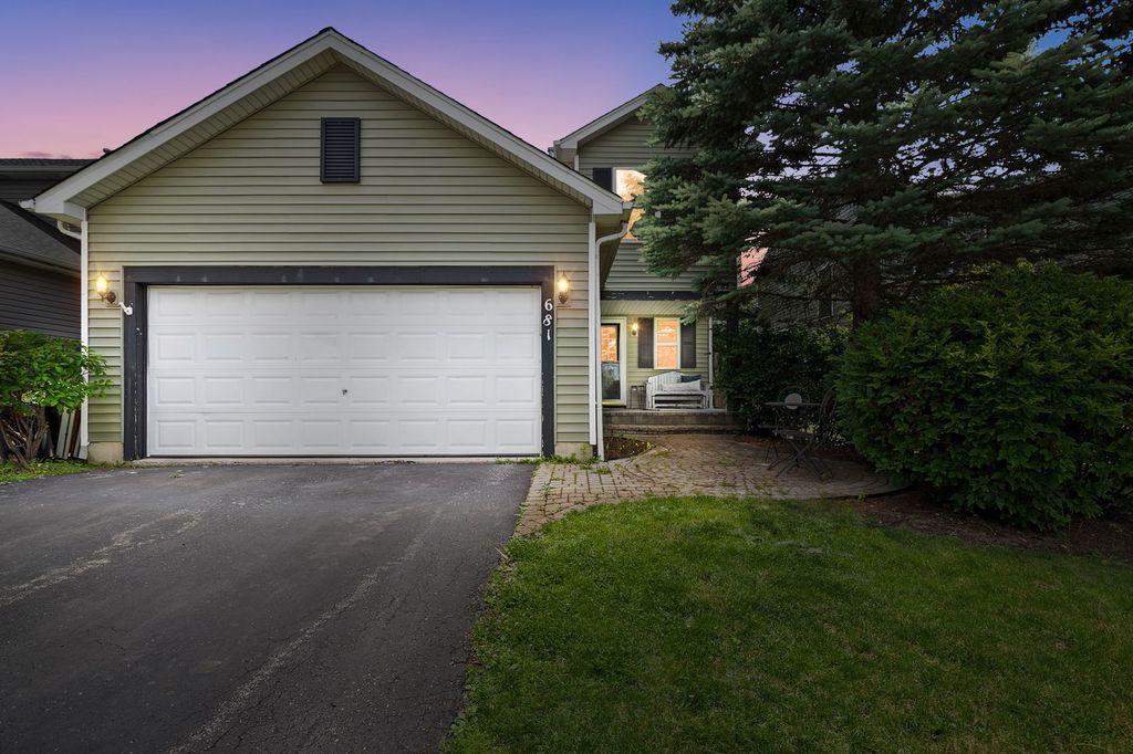 681 W HURON HILLS Trail, Round Lake Heights, IL 60073
