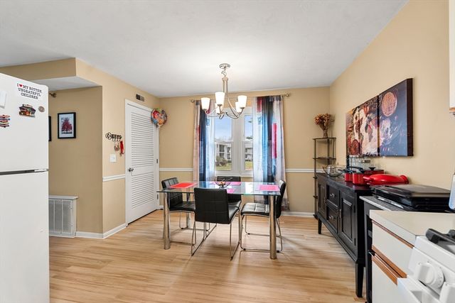 84 Tennis Plaza Rd 33, Dracut, MA 01826