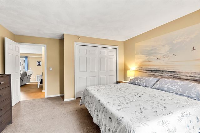 84 Tennis Plaza Rd 33, Dracut, MA 01826