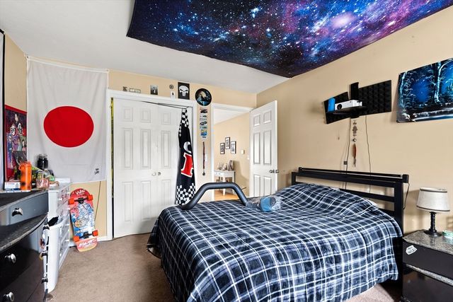 84 Tennis Plaza Rd 33, Dracut, MA 01826