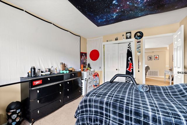 84 Tennis Plaza Rd 33, Dracut, MA 01826