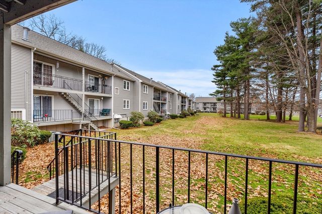 84 Tennis Plaza Rd 33, Dracut, MA 01826