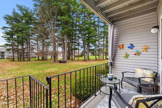 84 Tennis Plaza Rd 33, Dracut, MA 01826