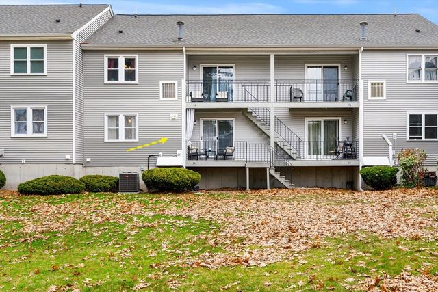 84 Tennis Plaza Rd 33, Dracut, MA 01826