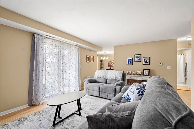 84 Tennis Plaza Rd 33, Dracut, MA 01826