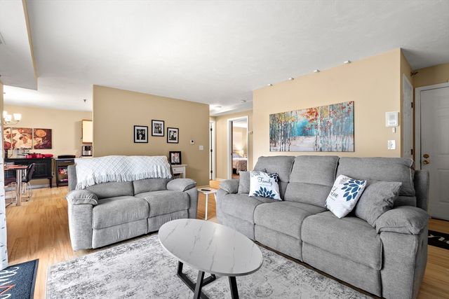 84 Tennis Plaza Rd 33, Dracut, MA 01826