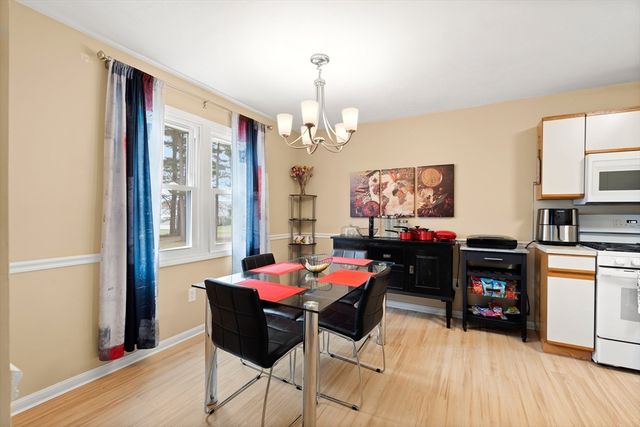 84 Tennis Plaza Rd 33, Dracut, MA 01826