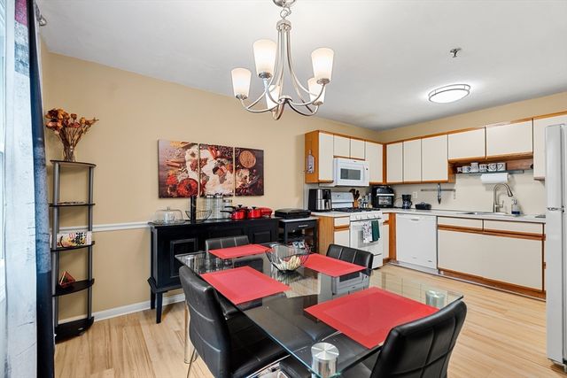 84 Tennis Plaza Rd 33, Dracut, MA 01826