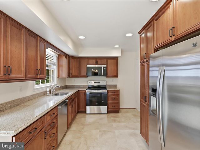 6800 SYDENSTRICKER RD, Springfield, VA 22152