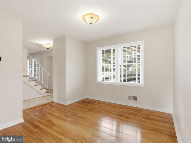 6800 SYDENSTRICKER RD, Springfield, VA 22152