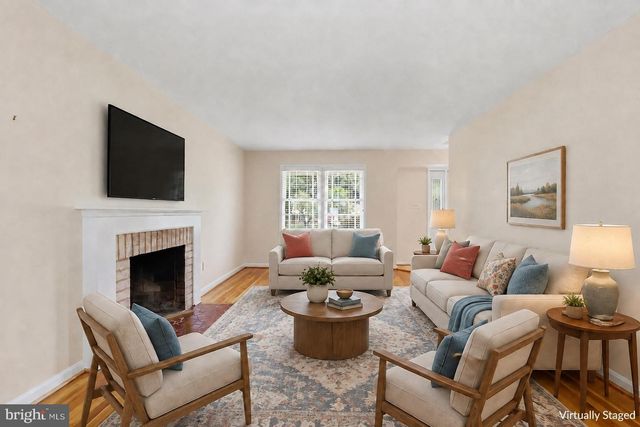 6800 SYDENSTRICKER RD, Springfield, VA 22152