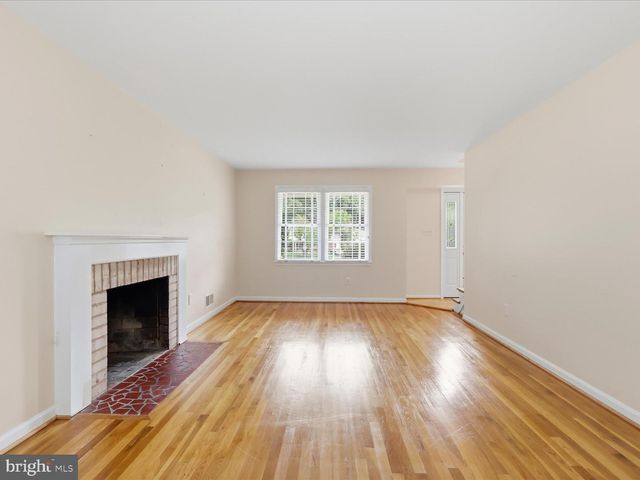 6800 SYDENSTRICKER RD, Springfield, VA 22152
