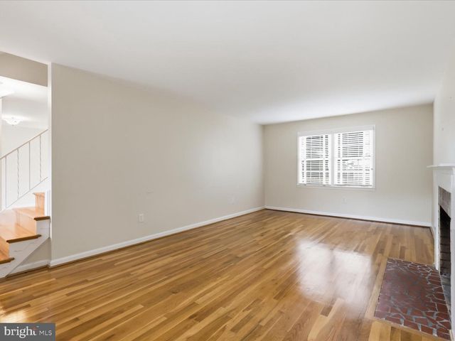 6800 SYDENSTRICKER RD, Springfield, VA 22152