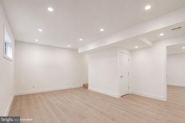 6800 SYDENSTRICKER RD, Springfield, VA 22152