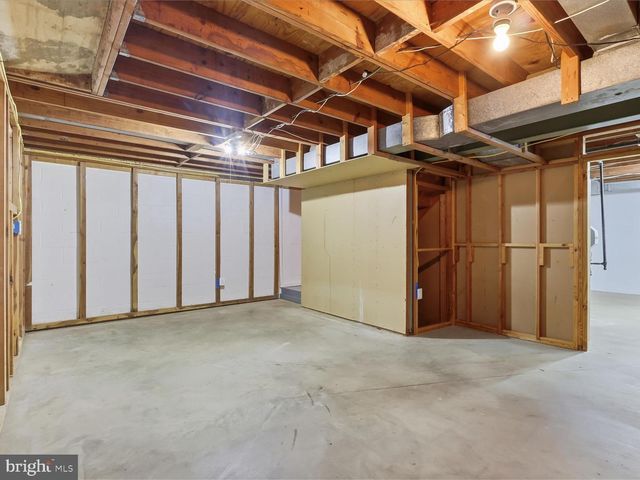 6800 SYDENSTRICKER RD, Springfield, VA 22152