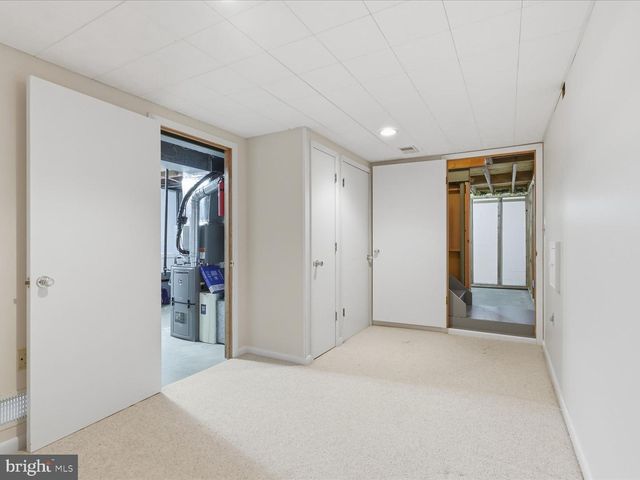 6800 SYDENSTRICKER RD, Springfield, VA 22152
