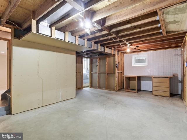 6800 SYDENSTRICKER RD, Springfield, VA 22152