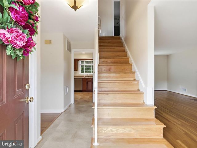 6800 SYDENSTRICKER RD, Springfield, VA 22152