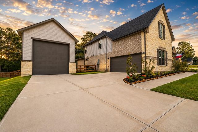 534 Black Bronco Rd, Magnolia, TX 77354