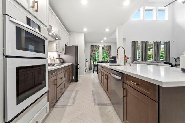 534 Black Bronco Rd, Magnolia, TX 77354