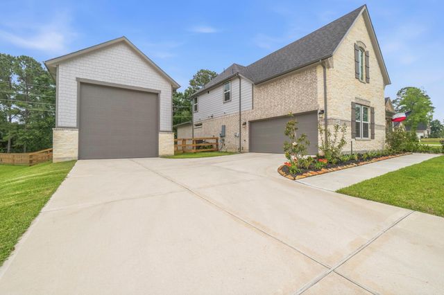 534 Black Bronco Rd, Magnolia, TX 77354