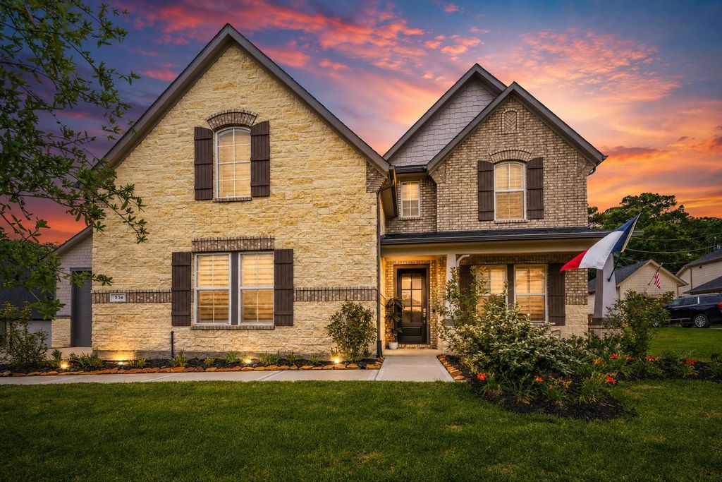 534 Black Bronco Rd, Magnolia, TX 77354