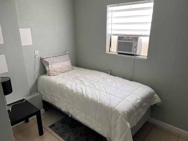 813 9th Avenue N B, Lake Worth Beach, FL 33460