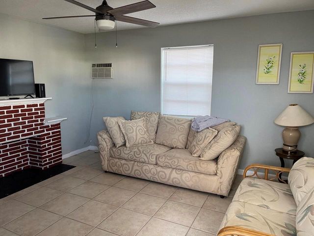 813 9th Avenue N B, Lake Worth Beach, FL 33460