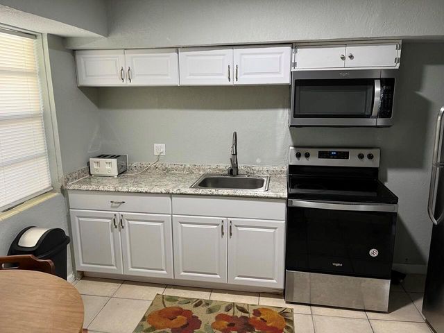 813 9th Avenue N B, Lake Worth Beach, FL 33460