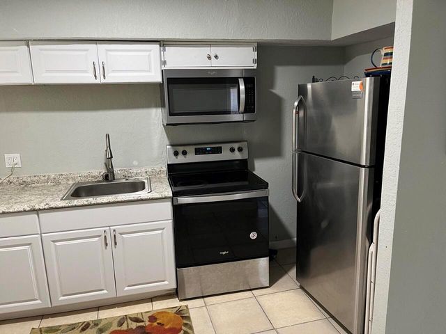 813 9th Avenue N B, Lake Worth Beach, FL 33460