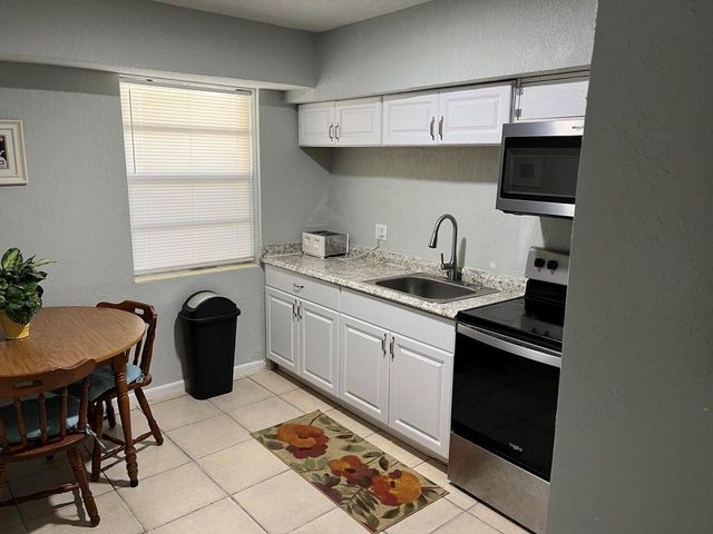 813 9th Avenue N B, Lake Worth Beach, FL 33460