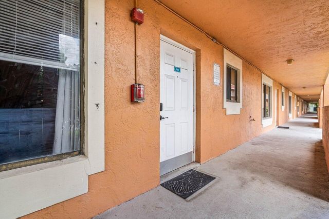 6900 SW 39th Street 101j, Davie, FL 33314