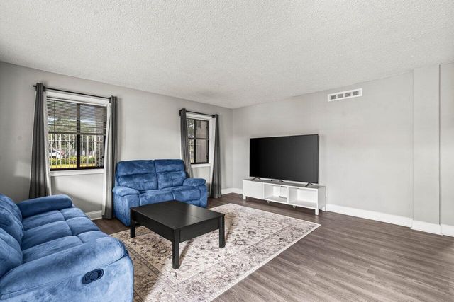 6900 SW 39th Street 101j, Davie, FL 33314