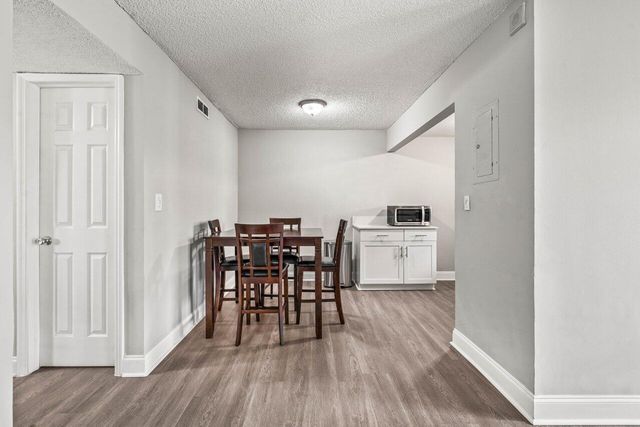 6900 SW 39th Street 101j, Davie, FL 33314