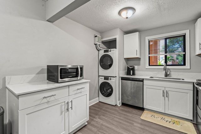 6900 SW 39th Street 101j, Davie, FL 33314