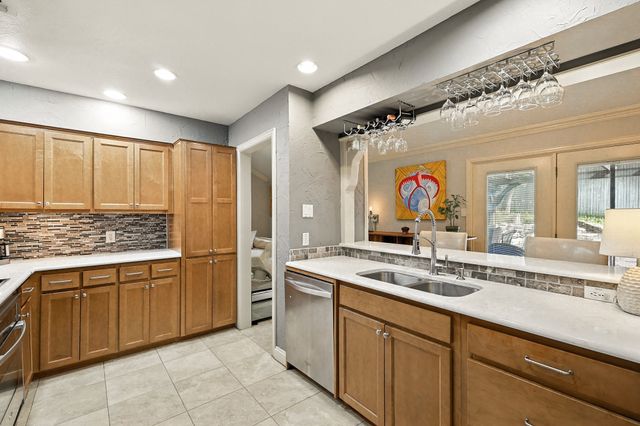 5902 Chimney Wood Circle, Fort Worth, TX 76112