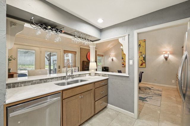 5902 Chimney Wood Circle, Fort Worth, TX 76112