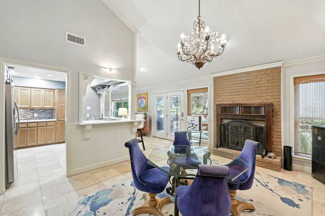 5902 Chimney Wood Circle, Fort Worth, TX 76112