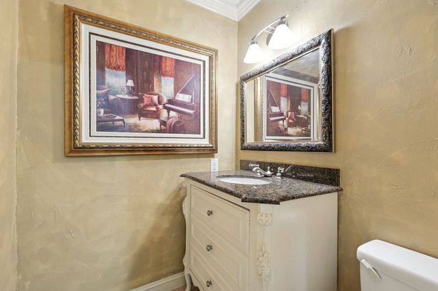 5902 Chimney Wood Circle, Fort Worth, TX 76112