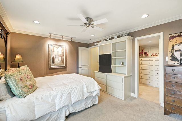 5902 Chimney Wood Circle, Fort Worth, TX 76112