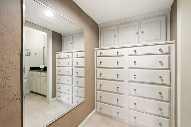 5902 Chimney Wood Circle, Fort Worth, TX 76112