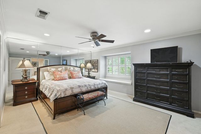 5902 Chimney Wood Circle, Fort Worth, TX 76112