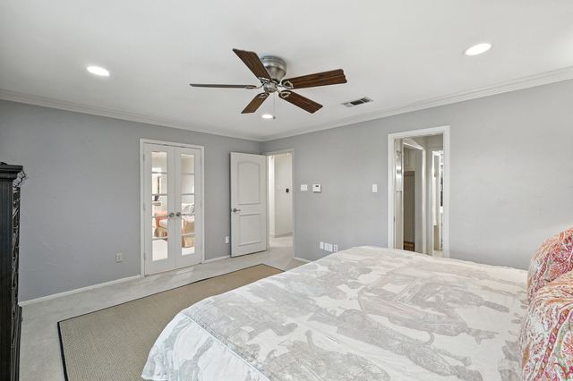5902 Chimney Wood Circle, Fort Worth, TX 76112