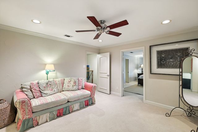5902 Chimney Wood Circle, Fort Worth, TX 76112