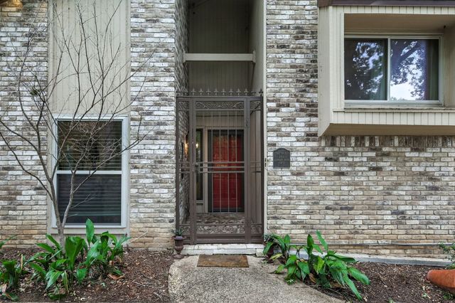 5902 Chimney Wood Circle, Fort Worth, TX 76112