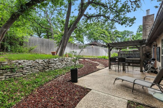 5902 Chimney Wood Circle, Fort Worth, TX 76112