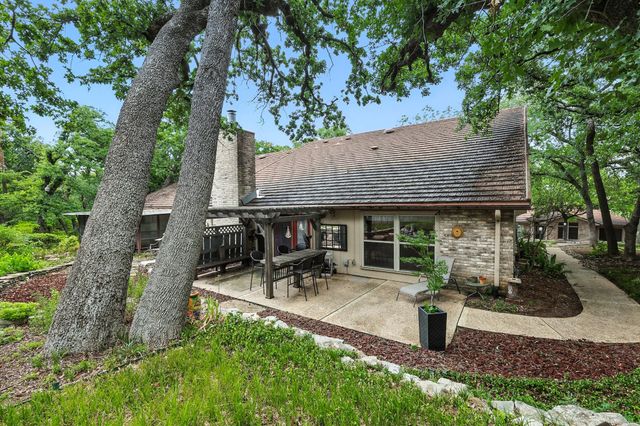 5902 Chimney Wood Circle, Fort Worth, TX 76112